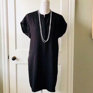 Black shift dress w/ pockets 🕶